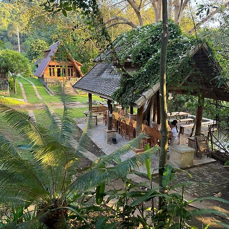 Готель Ban Kaew Mo Ra Glamping & Restaurant Pang Mapha Екстер'єр фото