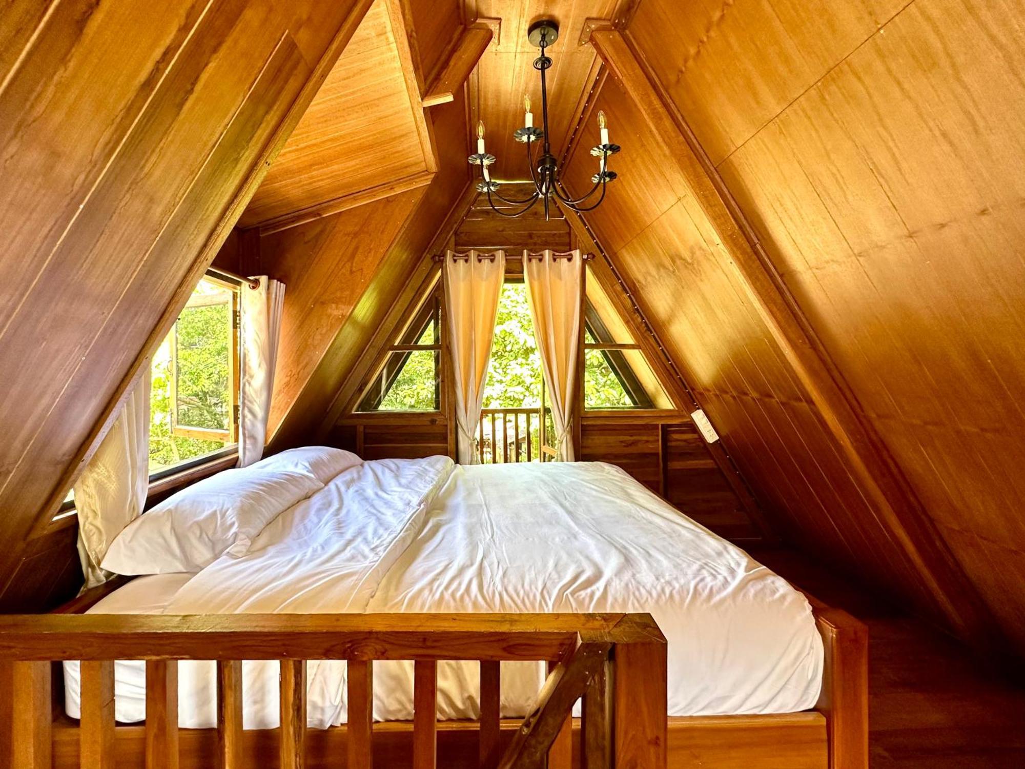 Готель Ban Kaew Mo Ra Glamping & Restaurant Pang Mapha Екстер'єр фото