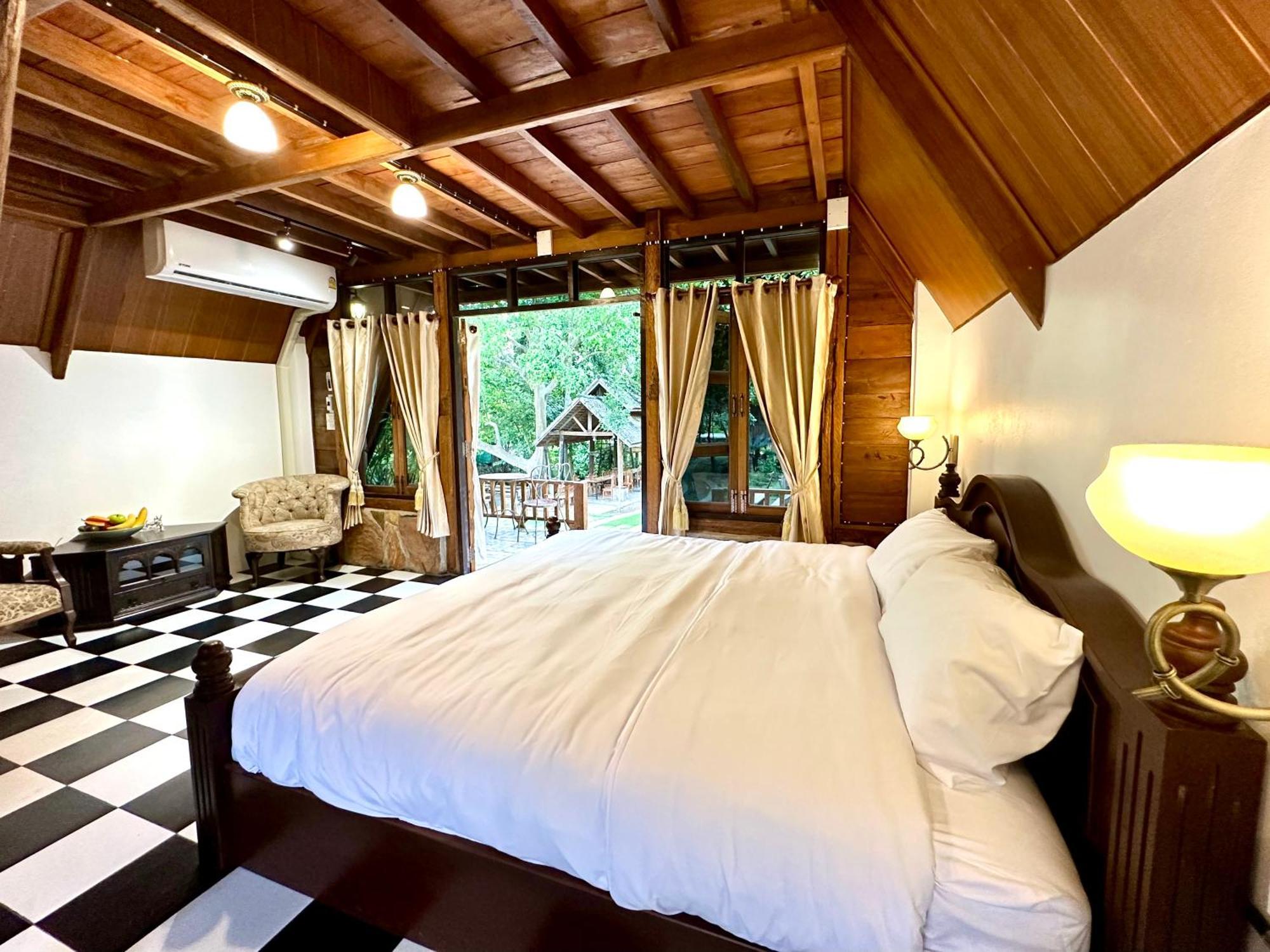 Готель Ban Kaew Mo Ra Glamping & Restaurant Pang Mapha Екстер'єр фото