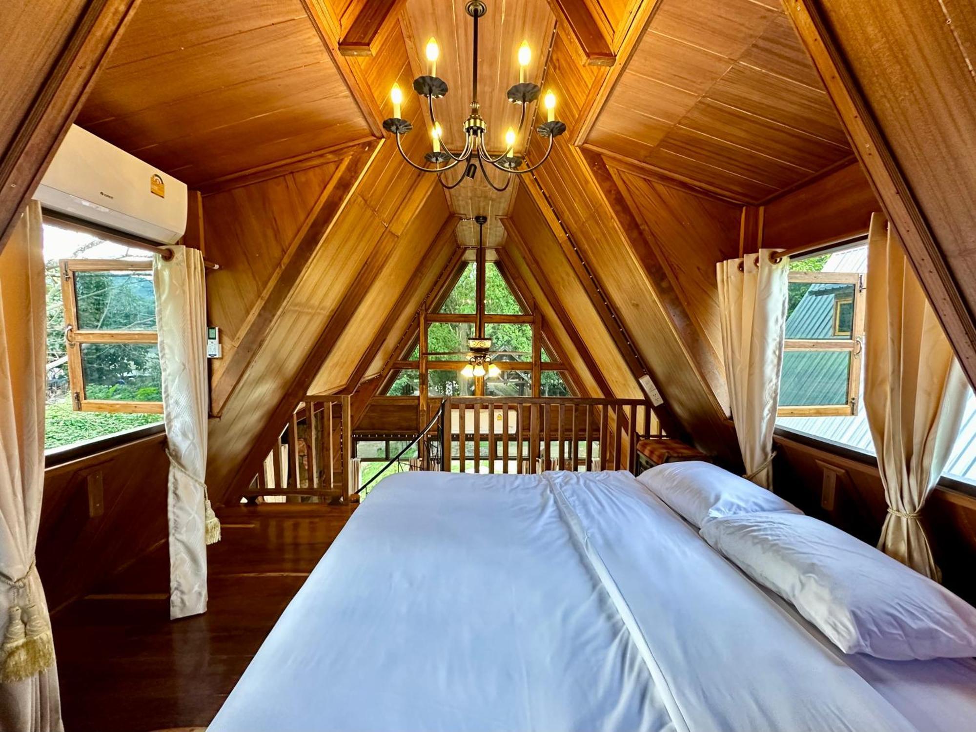 Готель Ban Kaew Mo Ra Glamping & Restaurant Pang Mapha Екстер'єр фото
