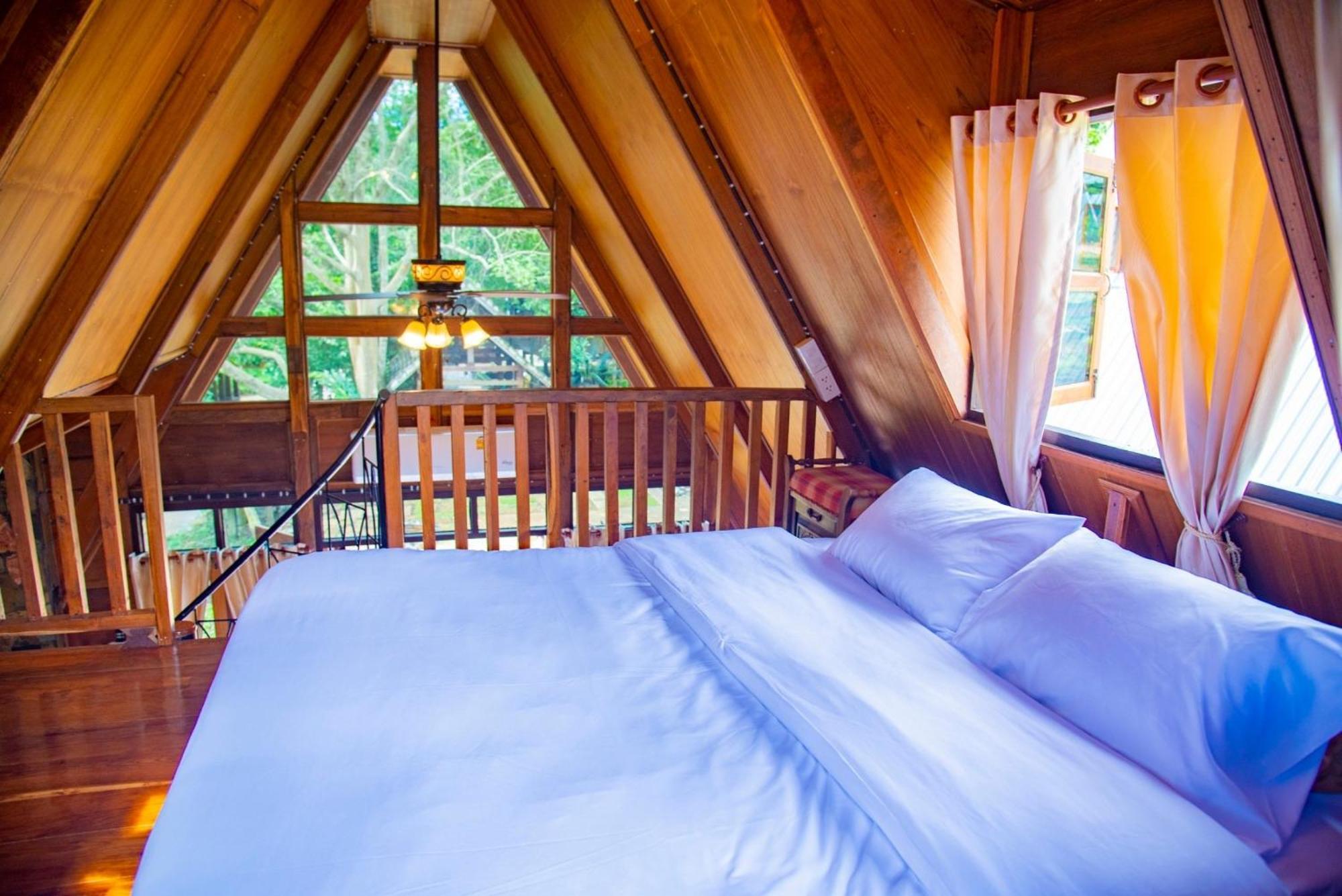 Готель Ban Kaew Mo Ra Glamping & Restaurant Pang Mapha Екстер'єр фото