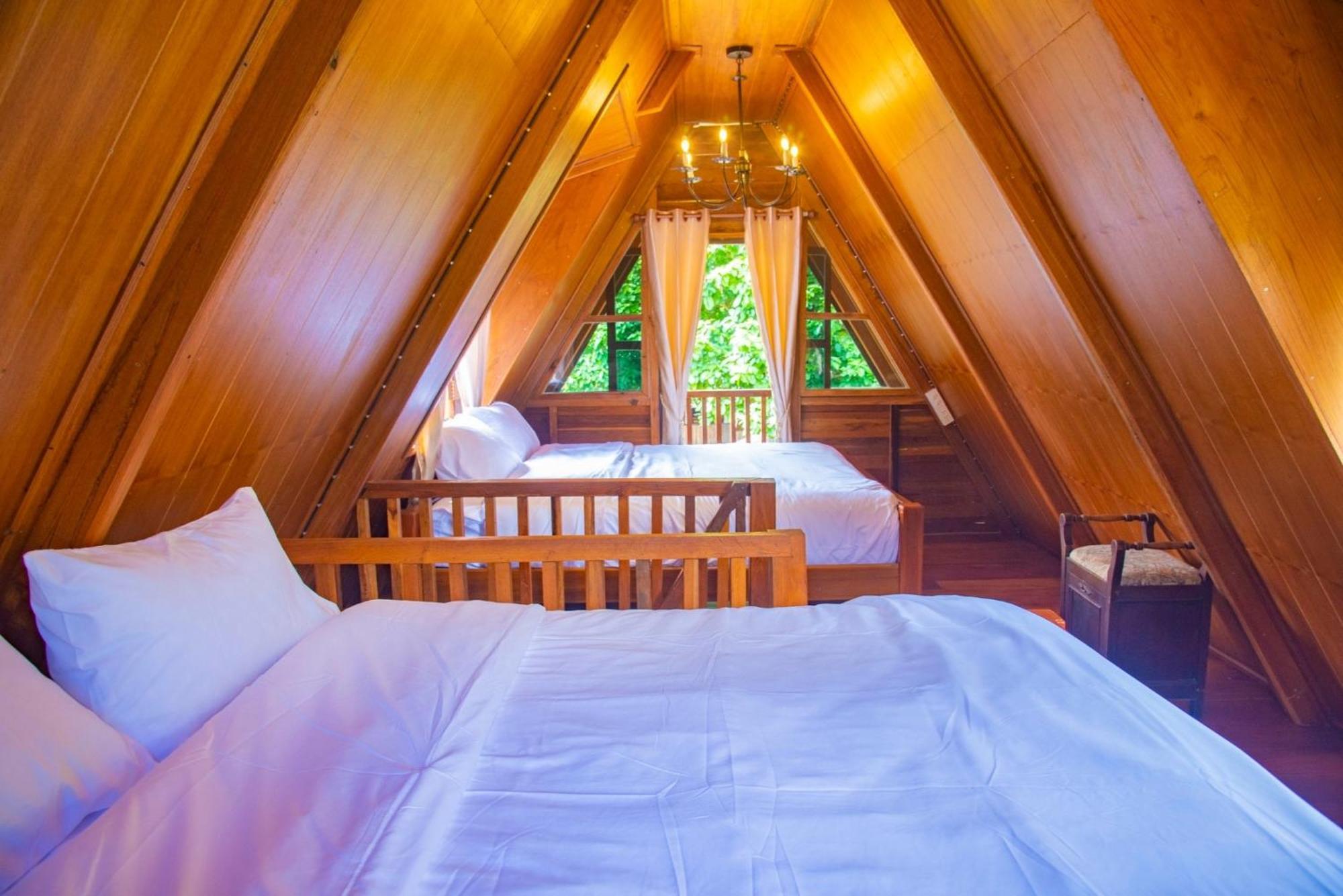 Готель Ban Kaew Mo Ra Glamping & Restaurant Pang Mapha Екстер'єр фото