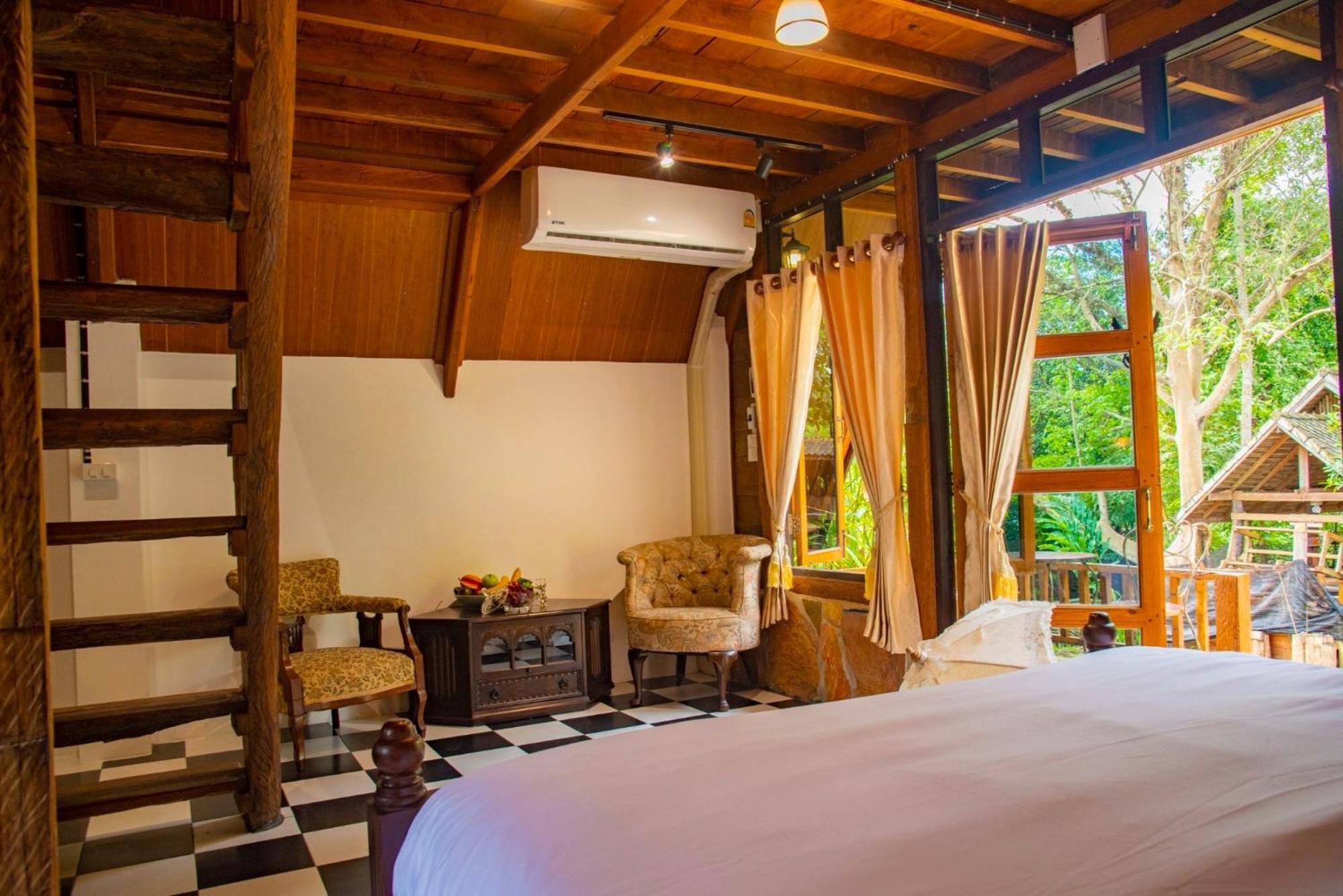 Готель Ban Kaew Mo Ra Glamping & Restaurant Pang Mapha Екстер'єр фото