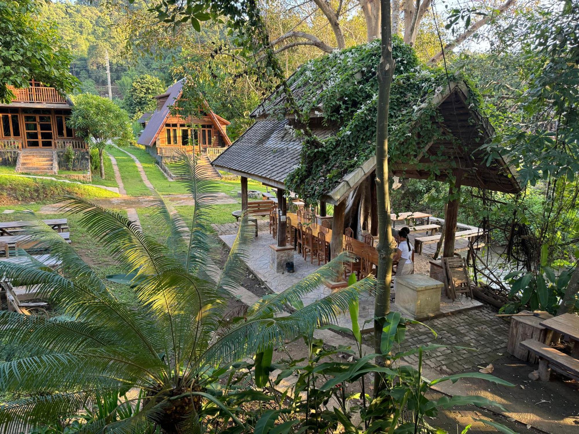 Готель Ban Kaew Mo Ra Glamping & Restaurant Pang Mapha Екстер'єр фото