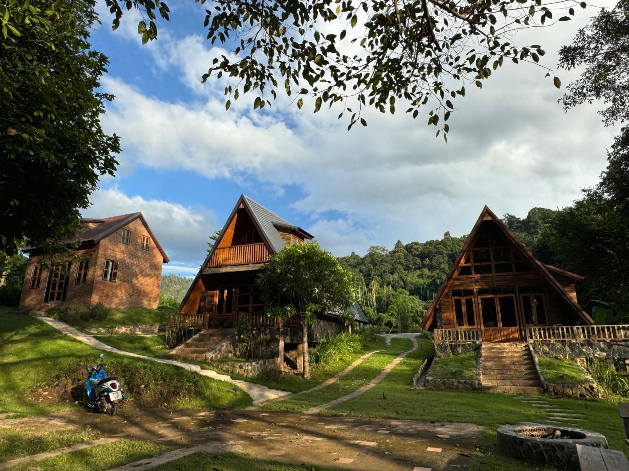 Готель Ban Kaew Mo Ra Glamping & Restaurant Pang Mapha Екстер'єр фото