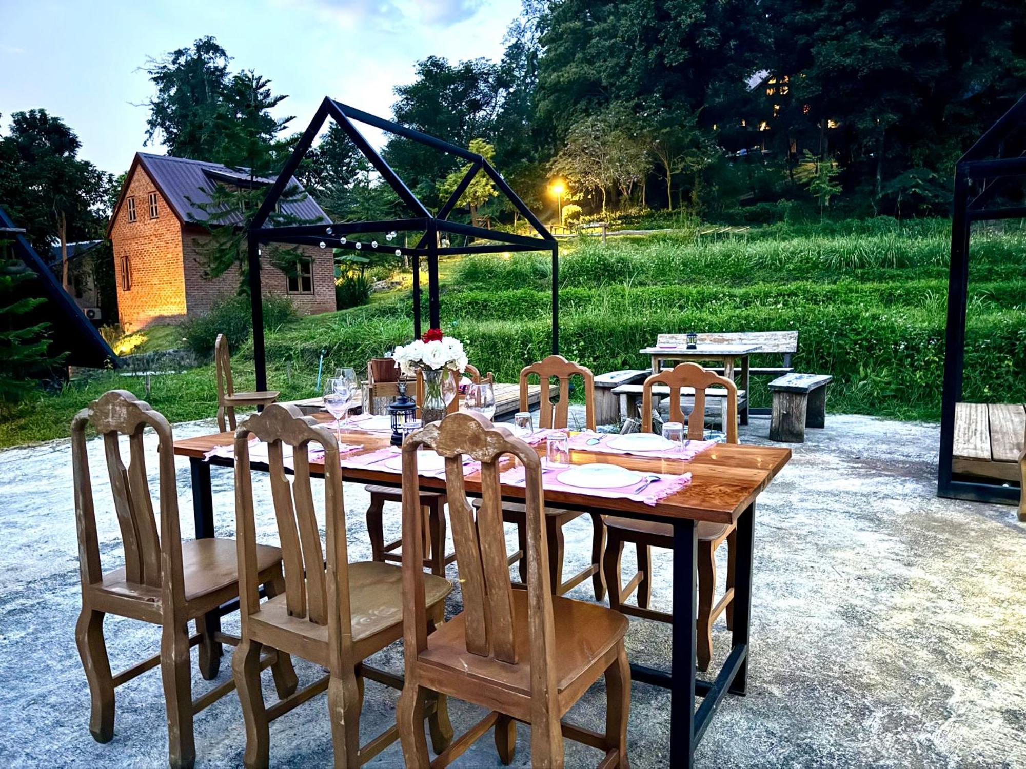 Готель Ban Kaew Mo Ra Glamping & Restaurant Pang Mapha Екстер'єр фото