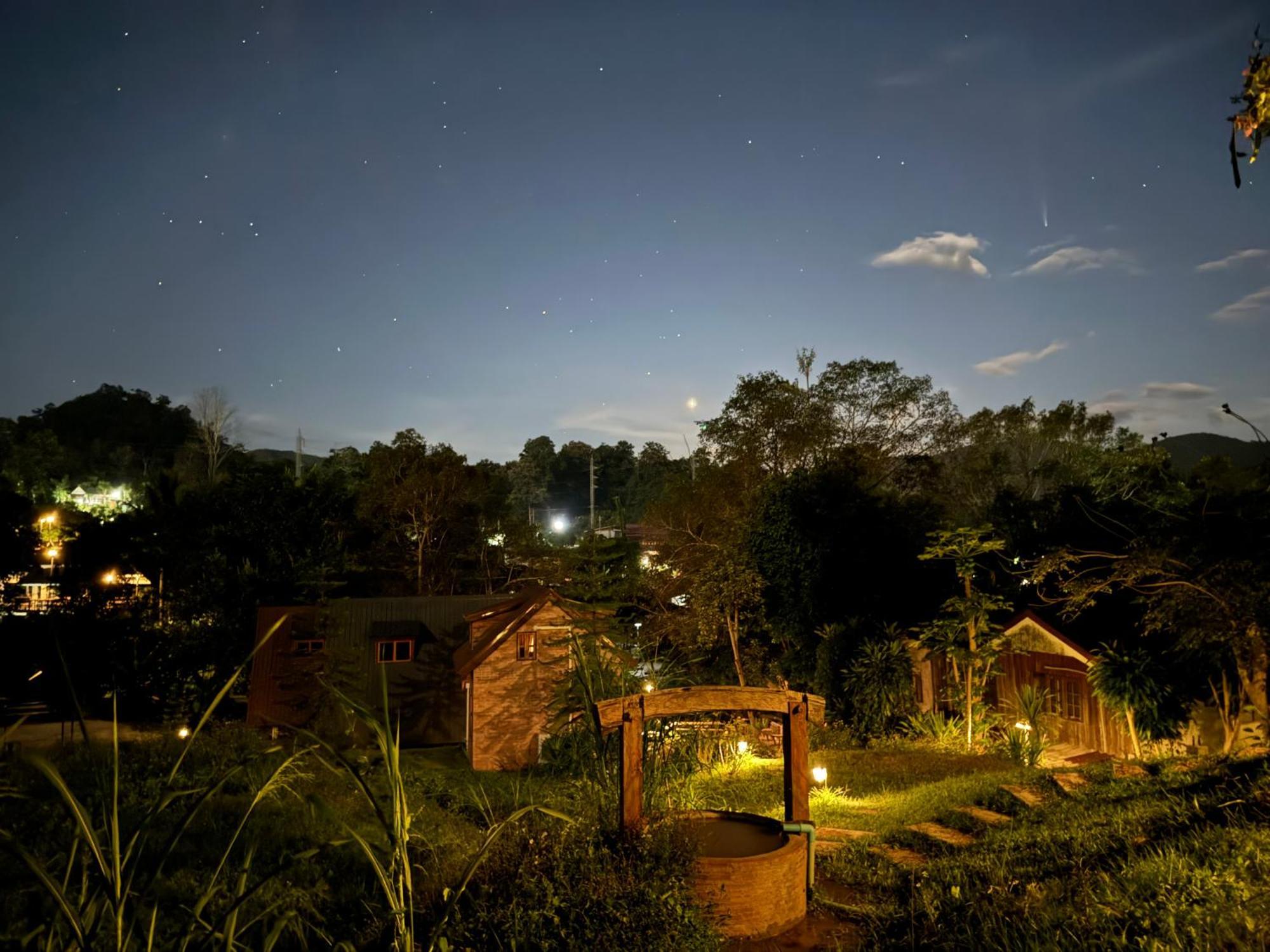 Готель Ban Kaew Mo Ra Glamping & Restaurant Pang Mapha Екстер'єр фото