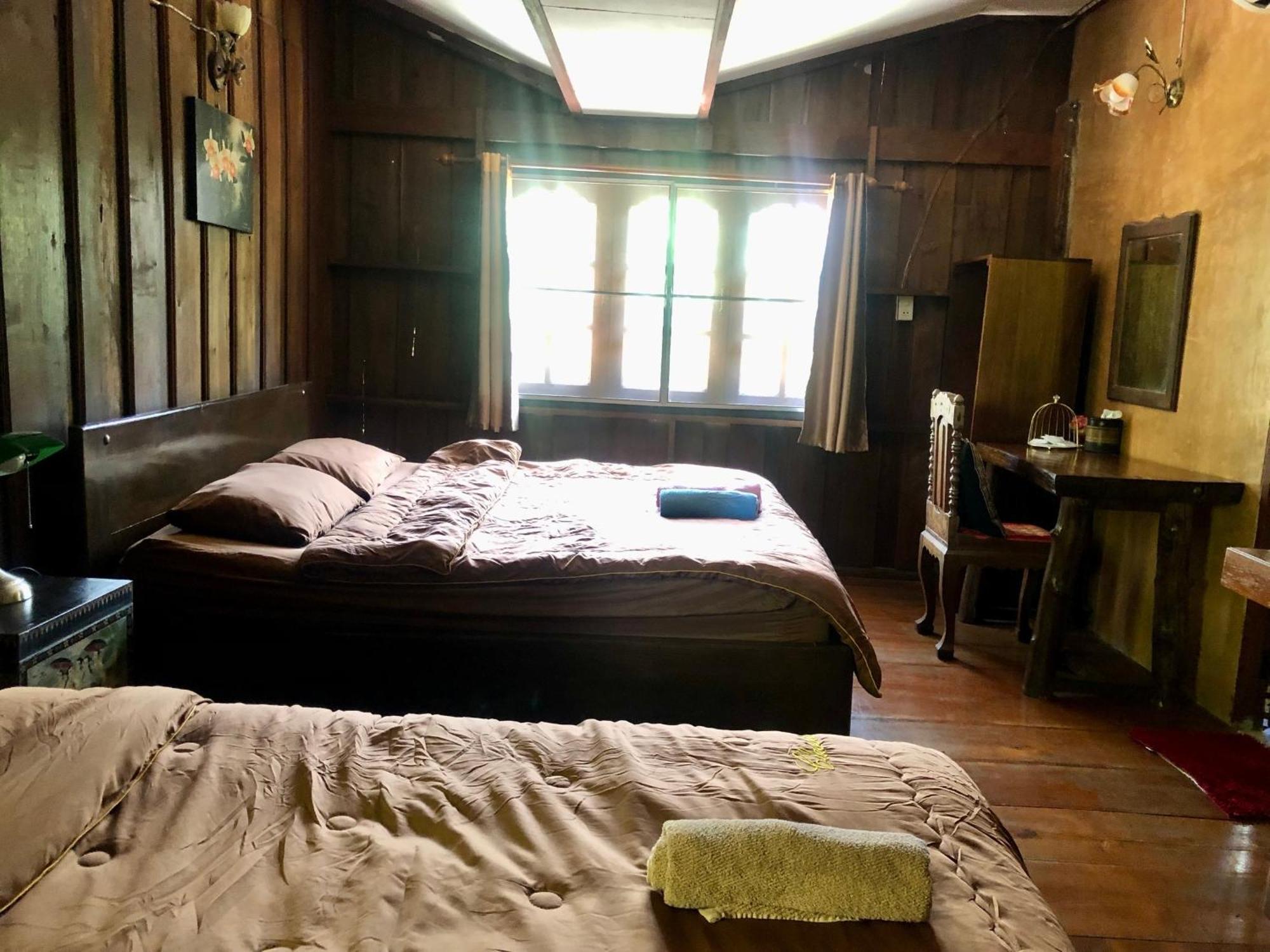 Готель Ban Kaew Mo Ra Glamping & Restaurant Pang Mapha Екстер'єр фото