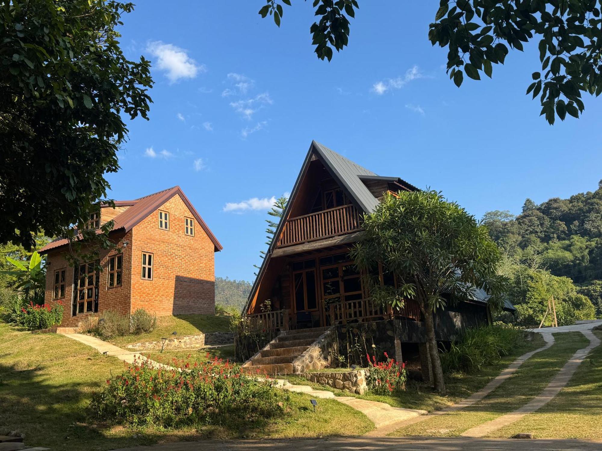 Готель Ban Kaew Mo Ra Glamping & Restaurant Pang Mapha Екстер'єр фото