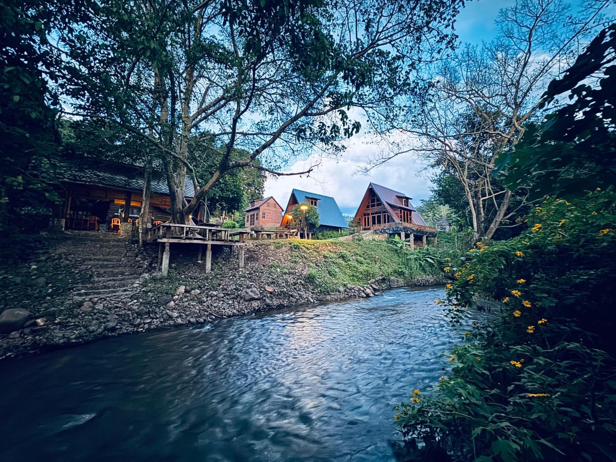 Готель Ban Kaew Mo Ra Glamping & Restaurant Pang Mapha Екстер'єр фото