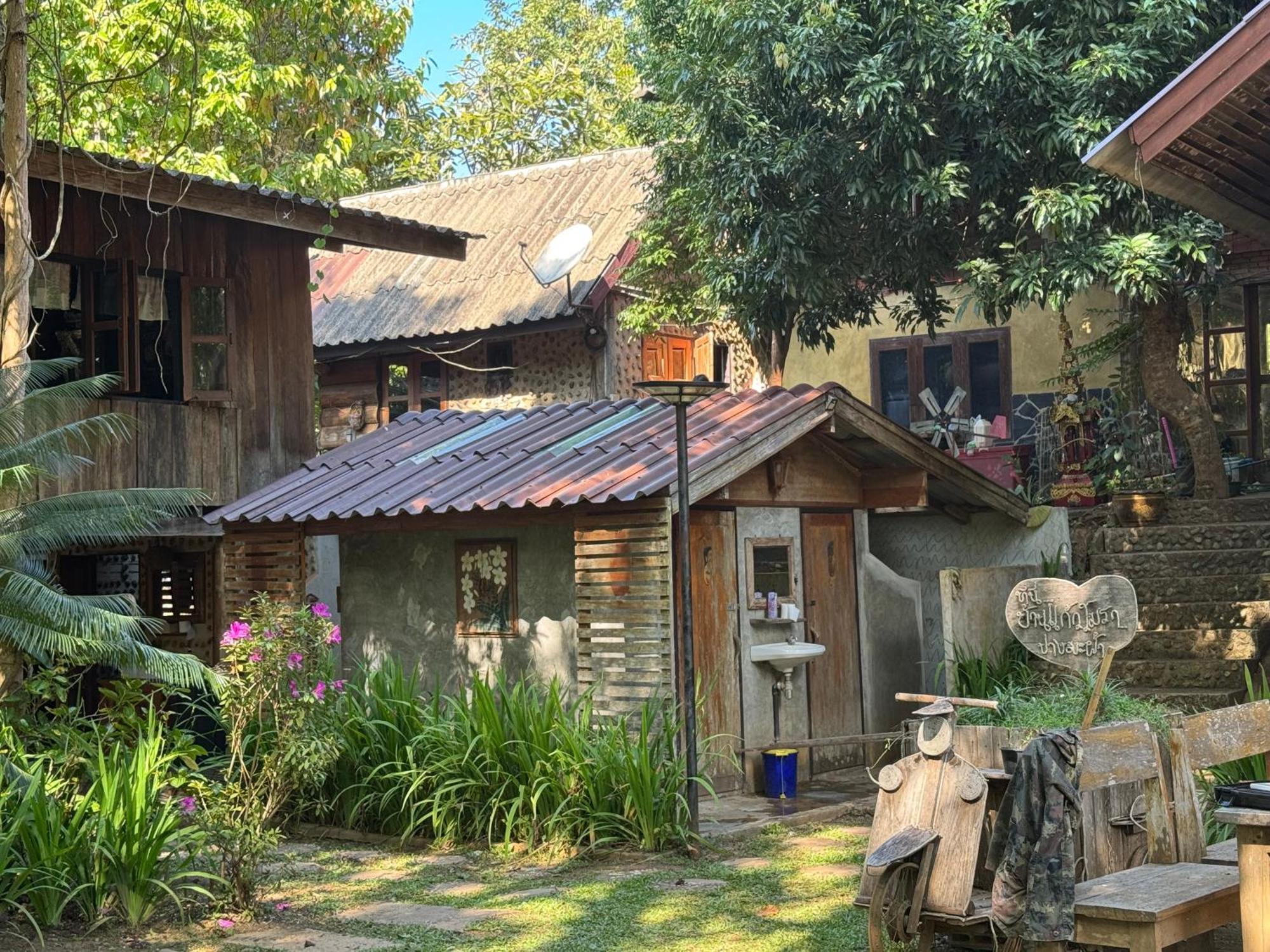 Готель Ban Kaew Mo Ra Glamping & Restaurant Pang Mapha Екстер'єр фото