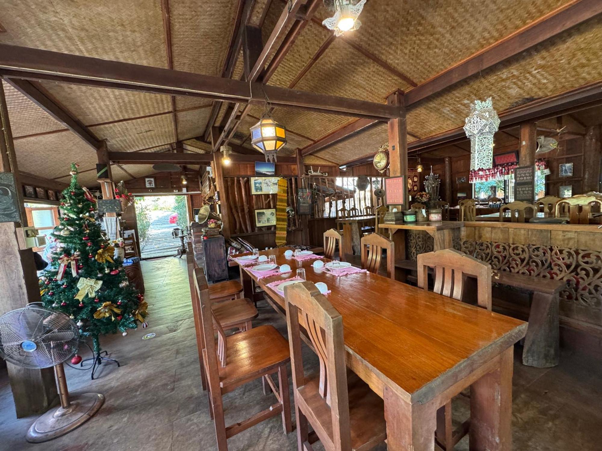 Готель Ban Kaew Mo Ra Glamping & Restaurant Pang Mapha Екстер'єр фото