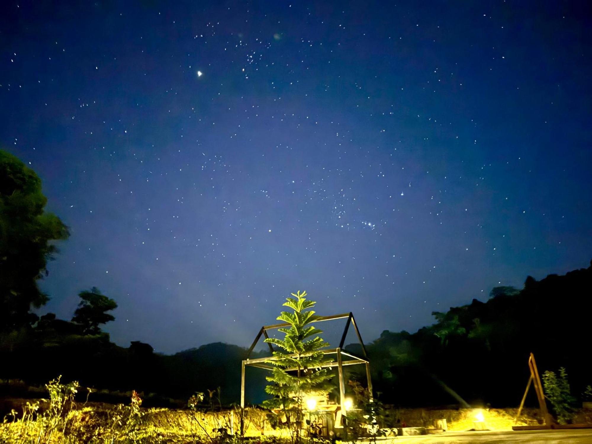 Готель Ban Kaew Mo Ra Glamping & Restaurant Pang Mapha Екстер'єр фото